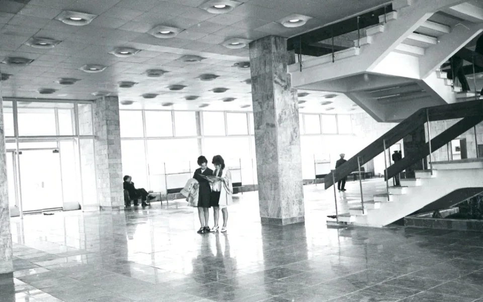 Зал ожидания аэропорта Манас в 1975 году