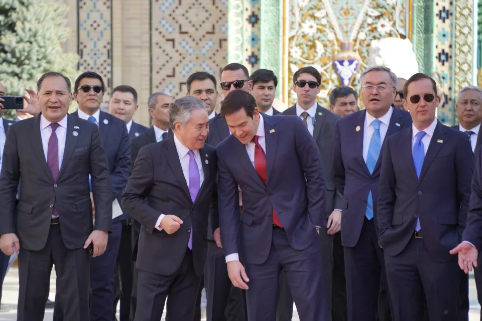 Jeenbek Kulubaev and Marco Rubio with participants in the C5+1 meeting in Samarkand on 19 October 2026